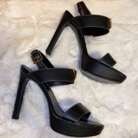 Authentic LOUIS VUITTON Sandals - Picture 4 of 17